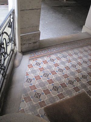 Examples of stylish floors - tile floor with ornate detail.JPG